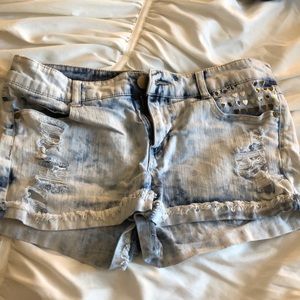 Light Washed distressed shorts!